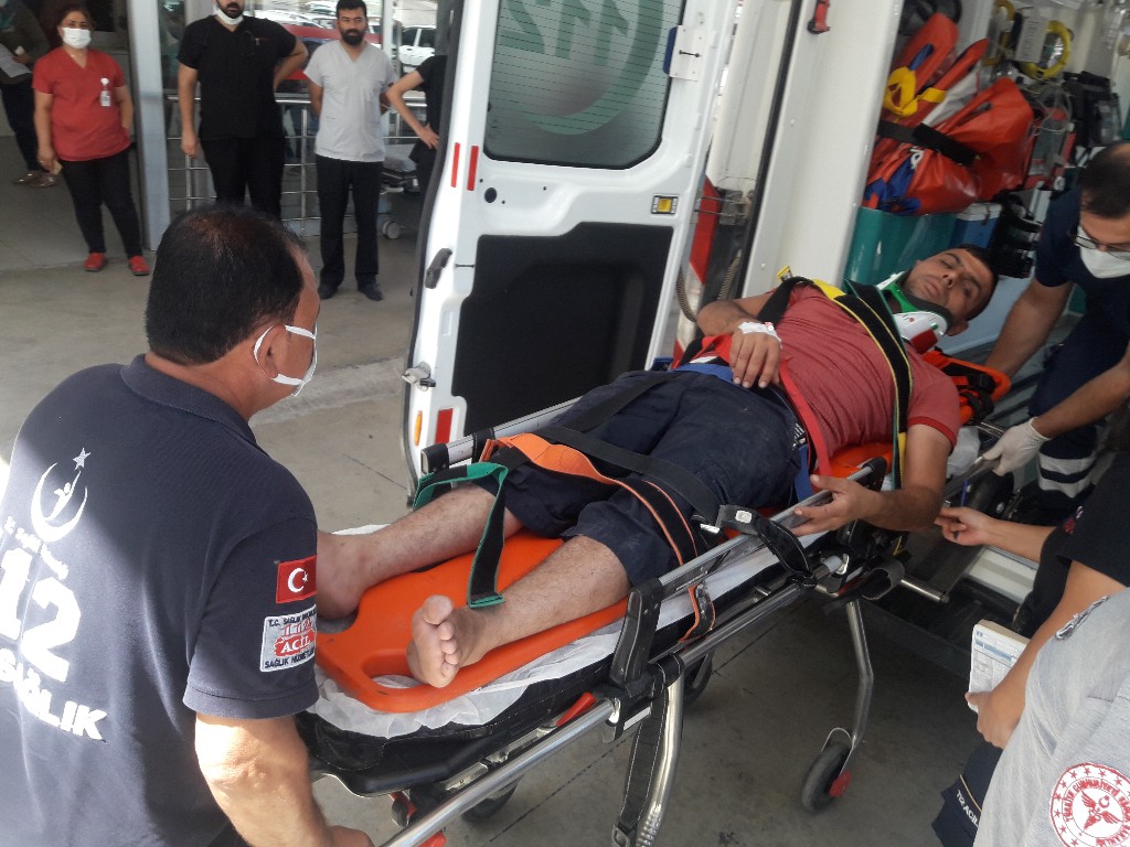 Kozan'da feci kaza 5 kişi hayatını kaybederken 1 kişi de yaralandı