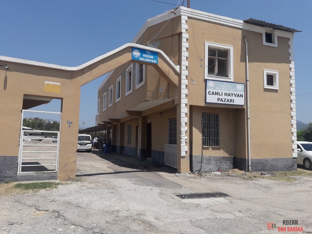 Kozan'da yaklaşan Kurban Bayramı nedeniyle Kurban pazarları hareketlendi