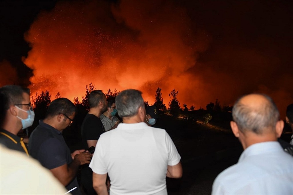 Vali Elban yangın bölgesinde çalışmalarını yakından takip etti
