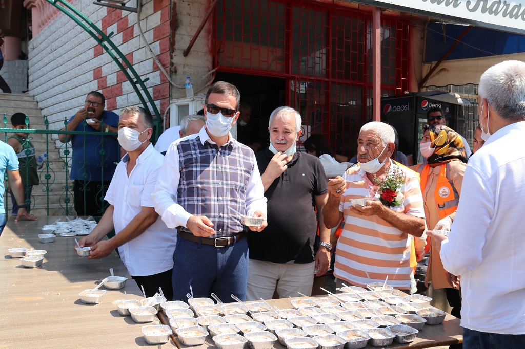 Kozan Belediyesi 6 Bin Kişiye Aşure dağıttı