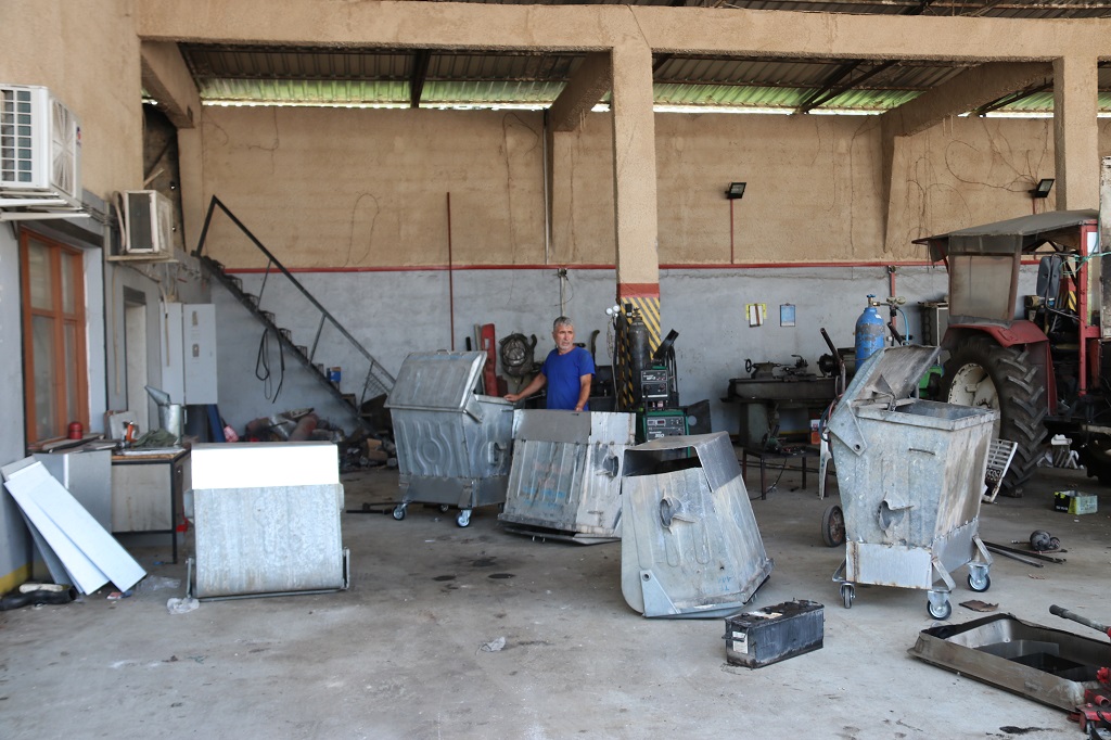 Kozan Belediyesi Çöp Konteynırlarına Bakım Ve Onarım çalışmalarına devam ediyor