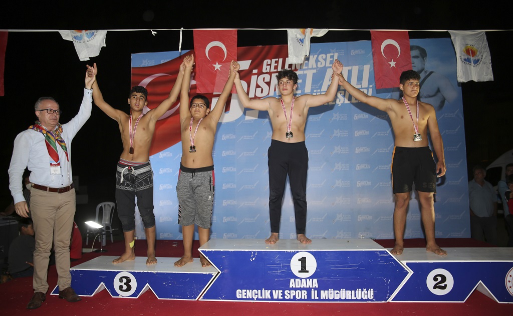 Dünya ve Olimpiyat Şampiyonu Adanalı Güreşçi İsmet Atlı adına düzenlenen Geleneksel Karakucak Güreşleri’nin 5’incisi Kozan’da yapıldı