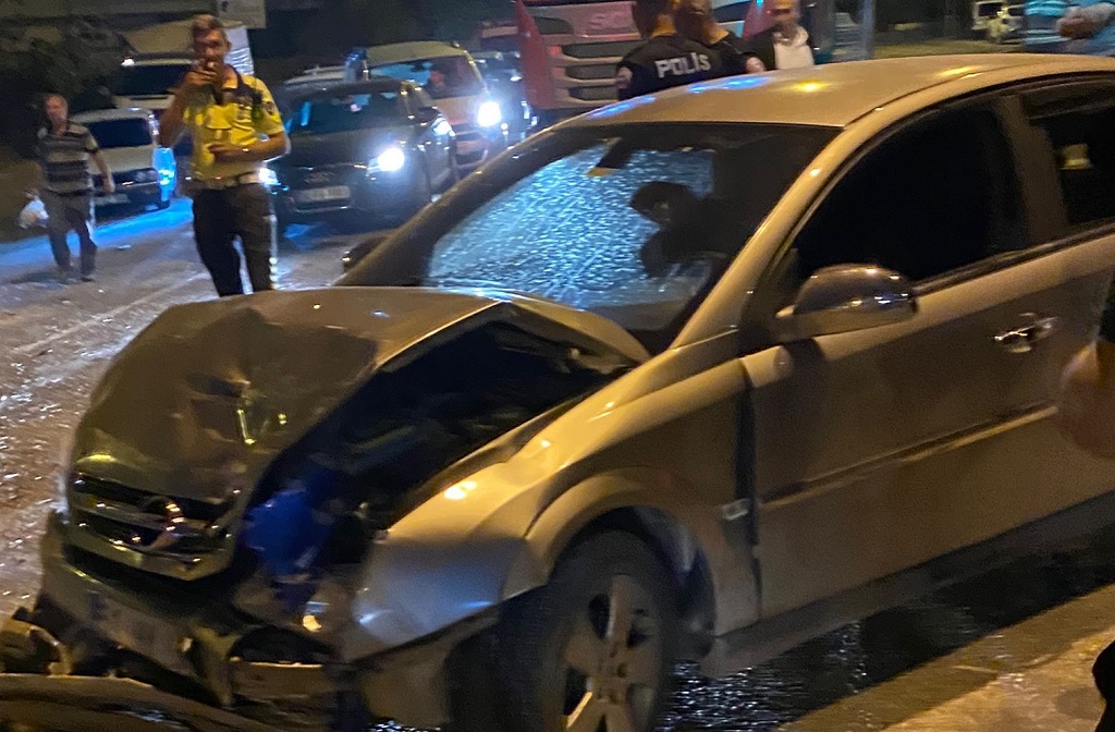Kozan'da Kırmızı Trafik Kazası 3 Yaralı