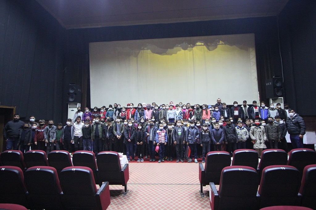Köylerden Gelen Öğrenciler İlk Defa Sinemada Film İzledi