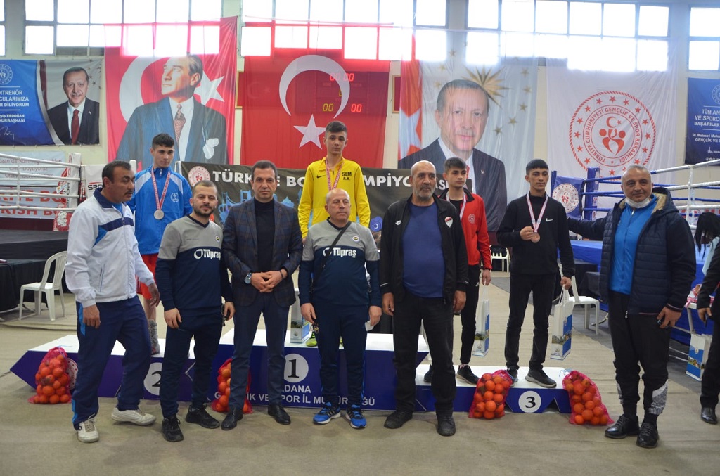 İlçemiz Kozan’da  düzenlen Oral Arslan Genç Erkekler ve Kadınlar Türkiye Ferdi Boks Şampiyonası'nda dereceye giren sporcuları ödülleri sahiplerini buldu