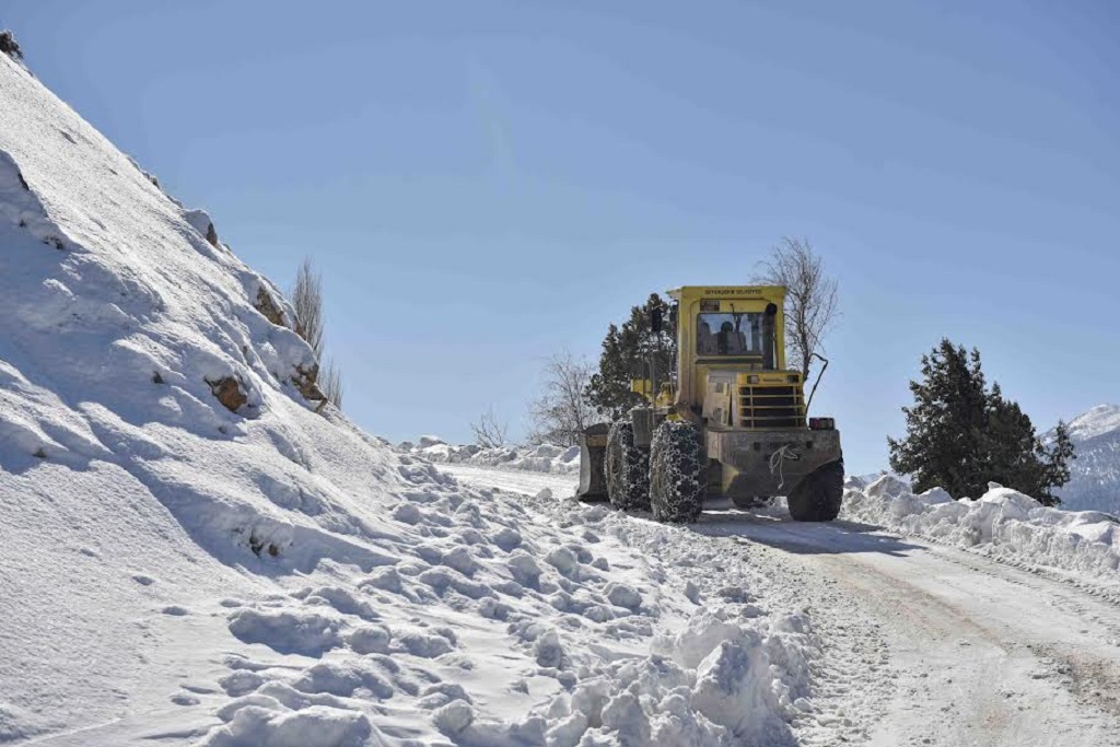Toroslarda karla mücadele devam ediyor, yollar açık tutuluyor