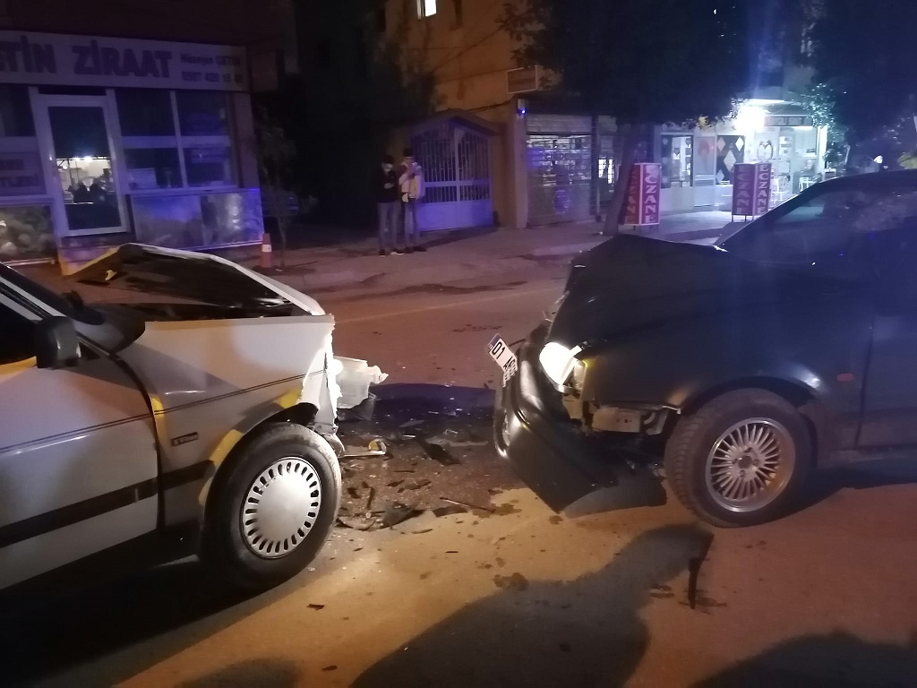 Kozan'da  meydana gelen trafik kazasında 2 kişi yaralandı