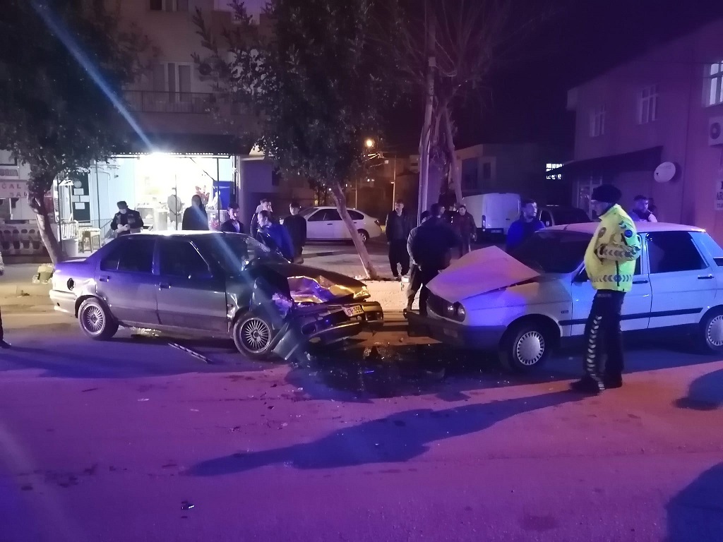 Kozan’da  meydana gelen trafik kazasında 2 kişi yaralandı