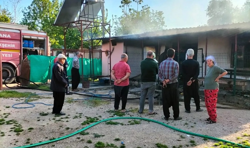 Kozan'na  bağlı çokak mahallesinde ev yangını
