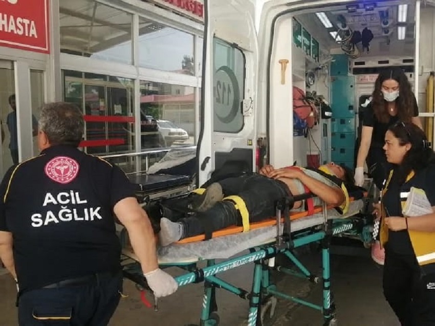 Kozan'da Meydana Gelen Trafik Kazasında 4 Kişi Yaralandı