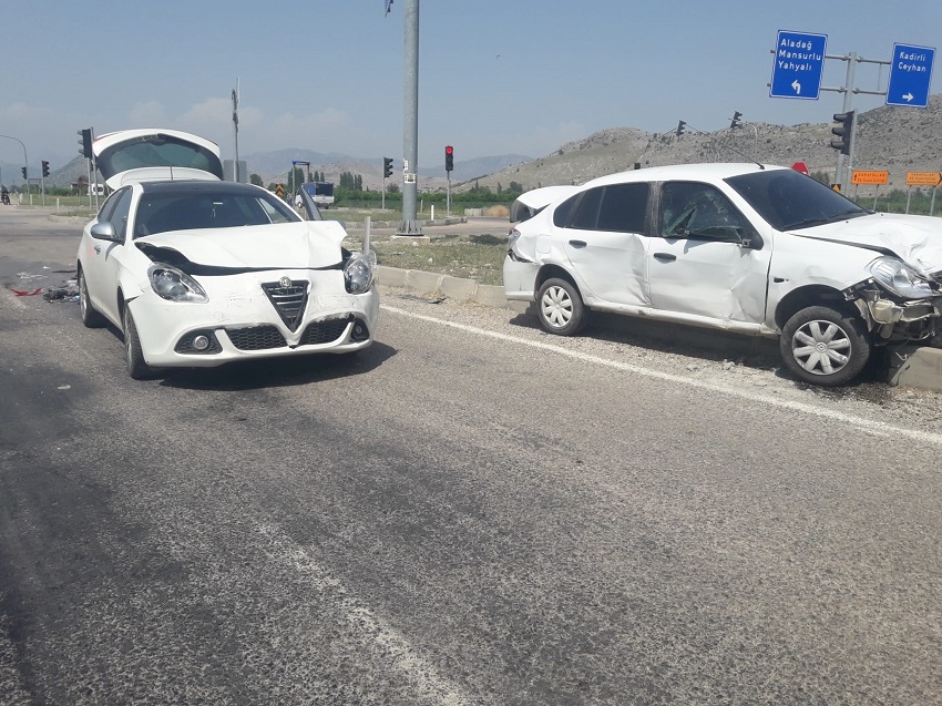 Kozan’da Meydana Gelen Trafik Kazasında 4 Kişi Yaralandı