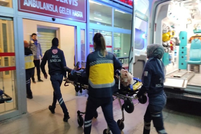 Kozan'da Cenazeye Giderken Kaza Yapan Araçta 3 Kişi Yaralandı