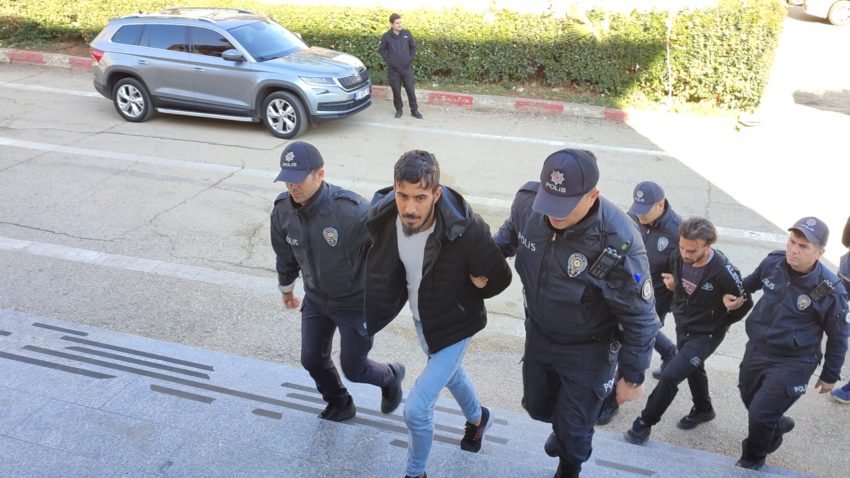 Sopalı Kavgada Gözaltına Alınan Suriyeli Uyruklu 6 Şüpheli, Mahkemece Sınır Dışı Edildi