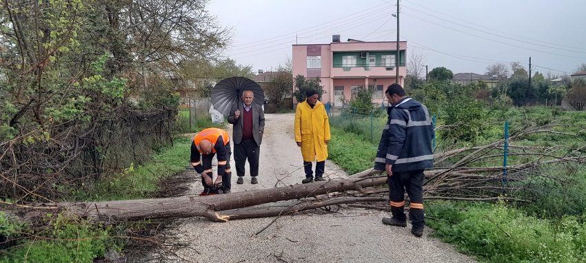 Kozan’da Fırtına ve Şiddetli Yağmur Yağışı Etkili Oldu