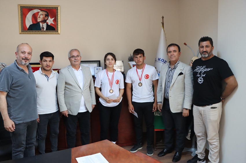 Türkiye Boks Şampiyonasında Buket Yılmaz ve Samet İpek Türkiye Üçüncüsü