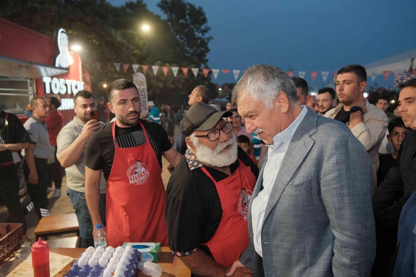Başkan Zeydan Karalar, Lezzet Festivali’nin 3. gününde stantları gezdi