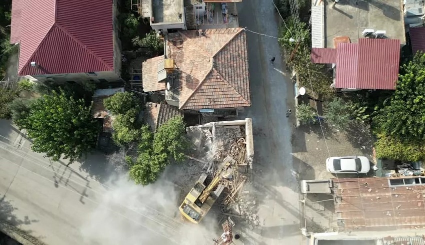 Depremde Ağır Hasar Gören Binaların Kontrollü Yıkımına Başlandı