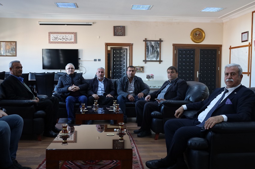 Kozan Belediye Başkanı Mimar Kazım Özgan'a ziyaretçi akını