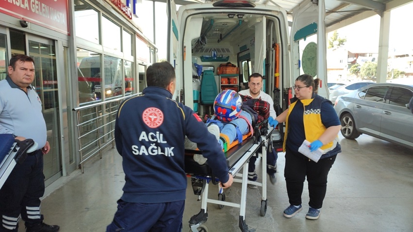 Kozan'da Motosiklet Devrilmesi Sonucu 1'i Ağır 2 Kişi Yaralandı