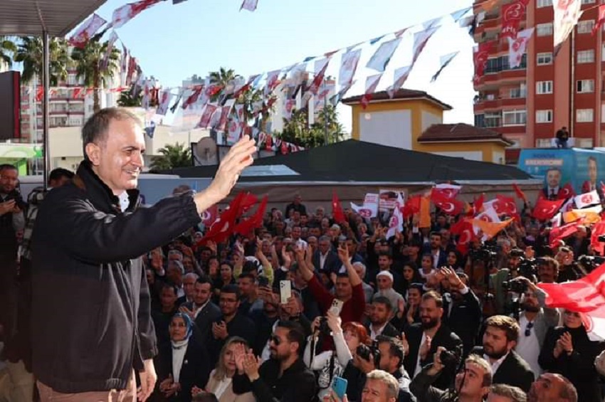 Kozan'da Konuşan Ömer Çelik'ten CHP'ye DEM Parti benzetmesi Genel başkan sayısı sürekli artıyor