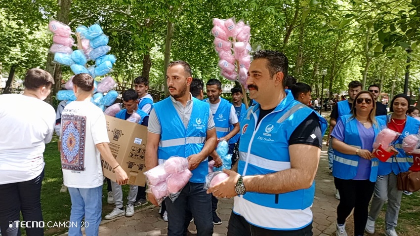 Kozan Atatürk Parkında Çocukların 23 Nisan Sevinci
