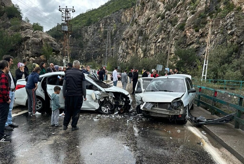 Kozan’da Bayram Günü Trafik Kazası 6 Yaralı
