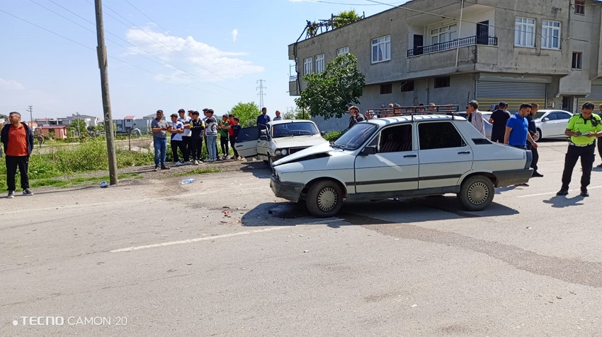 Kozan'da Trafik Kazasında 4 Kişi Yaralandı