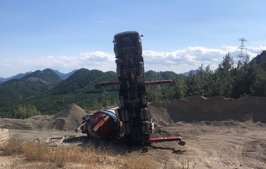 Feke'de Devrilen Vincin Altında Kalan 1 Kişi Hayatını Kaybetti