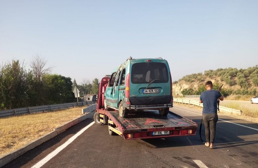 Kozan İmamoğlu Yolu Tırmıl Mevkiinde Trafik Kazası 6 Yaralı