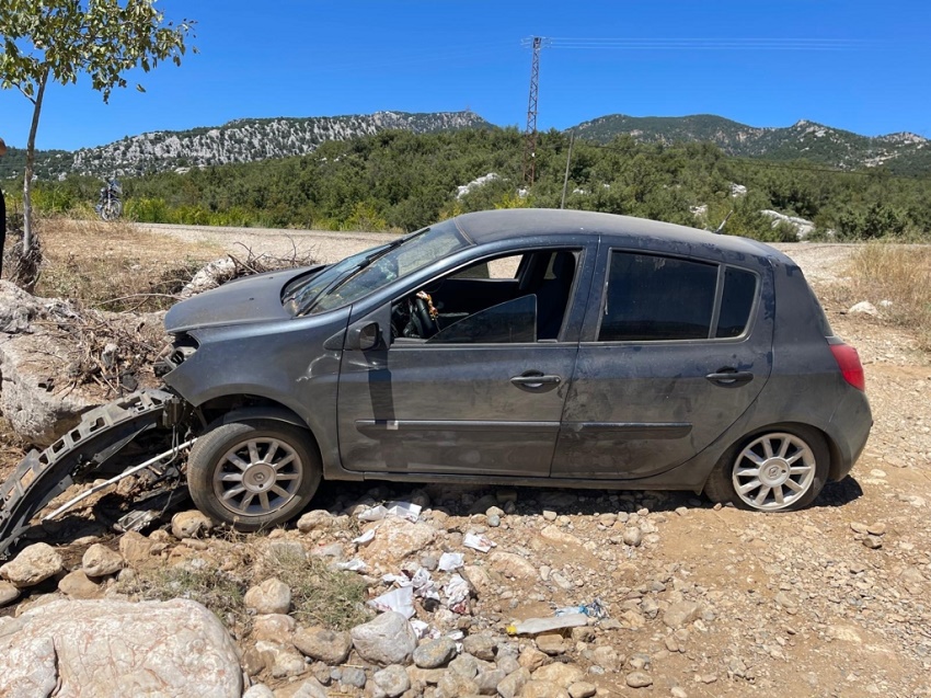 Feke'de Trafik Kazasında 1'i Ağır 2 Kişi Yaralandı