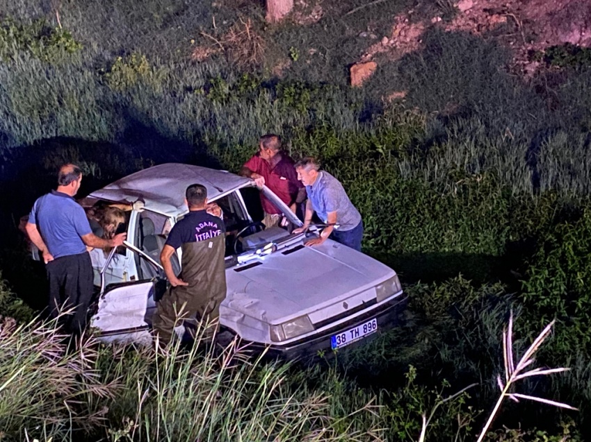 Otomobil Dereye Uçtu 1'i Ağır 2 Kişi Yaralandı