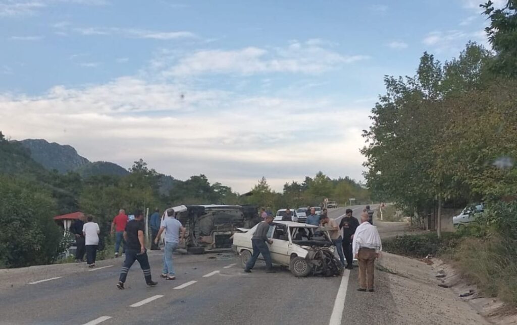 Kozan'da Trafik Kazasında 1'i Bebek 4 Kişi Yaralandı 