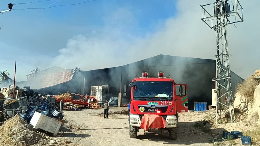 Kozan Oraganize Sanayi  Bölgesinde Fabrika Yangını