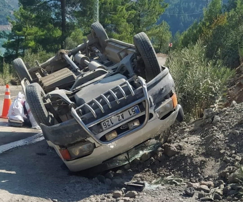 Kozanda Trafik Kazası 4 Çocuk 6 Kişi Yaralandı