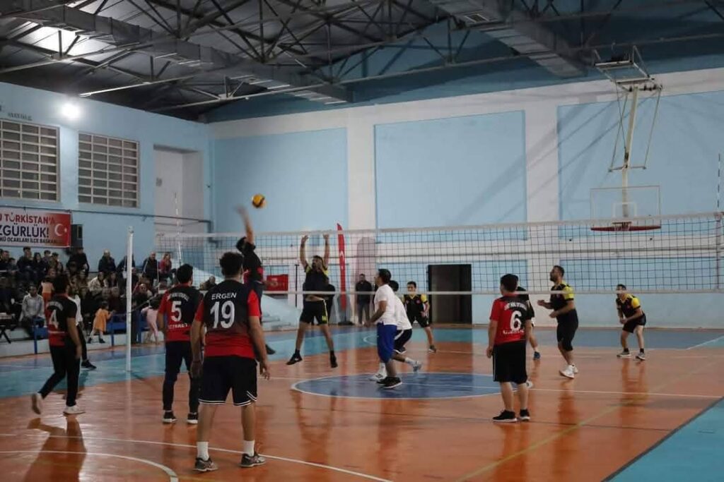 ÖĞRETMENLER GÜNÜNE ÖZEL VOLEYBOL TURNUVASININ ŞAMPİYONU BELLİ OLDU