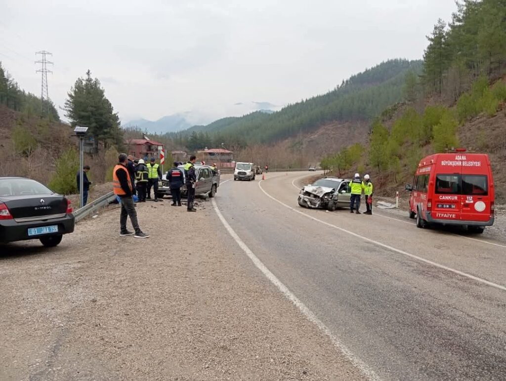 Adananın kozan ilçesinde şehit cenazesi konvoyunda trafik kazasında 6 kişi yaralandı. Kaza Kozan Feke karayolu Çulluuşağı mevkiinde meydana geldi. Cenaze konvoyunda olan Ertuğrul Özata yönetimindeki 01 SE 010 plakalı otomobil karşı yönden gelen Gelen Naci Karatop yönetimindeki 01 D 6771 plakalı kamyonetle kafa kafaya çarpıştı. Çarpışmanın etkisiyle araç sürücüleri ile birlikte Seyhan Karatop, Duran Kavukluca şehidin halası Hamide Özata, Esra Özata yaralandı. Yaralılara ilk müdahale sağlık ekipleri tarafından yapılırken yaralılar ambulanslarla Kozan Devlet Hastanesi'ne kaldırılırarak tedavi altına alındı.