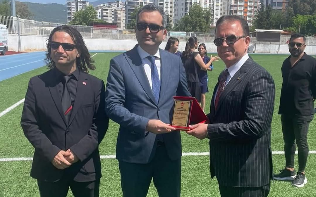 Kozan Ticaret Odası Başkanı Mustafa Kandemir’e Spora Katkılarından Dolayı Plaket