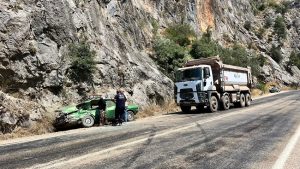 Feke'de Yağlı Yolda Kaza: 1 Kişi Yaralandı