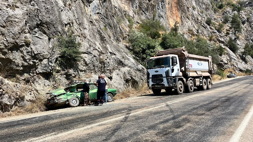 Feke’de Yağlı Yolda Kaza: 1 Kişi Yaralandı