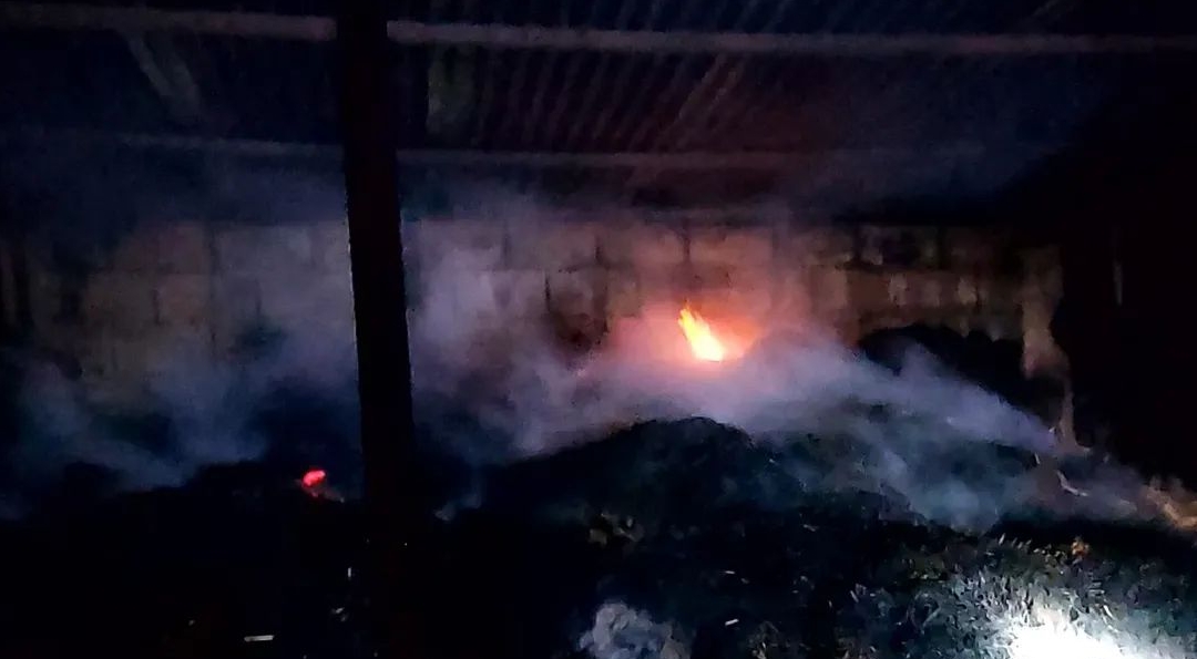 Kozan’da Ahır Yangını: 5 İnek Telef Oldu, Samanlık Kül Oldu