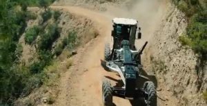 KOZAN BELEDİYESİ'NİN KIRSALDA YOL AÇMA, ŞEHİR MERKEZİNDE ASFALT ÇALIŞMASI TÜM HIZIYLA DEVAM EDİYOR