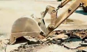 KOZAN BELEDİYESİ'NİN KIRSALDA YOL AÇMA, ŞEHİR MERKEZİNDE ASFALT ÇALIŞMASI TÜM HIZIYLA DEVAM EDİYOR