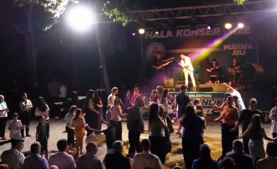 Akdam Mahallesi’nde Halk Konseri Coşkusu