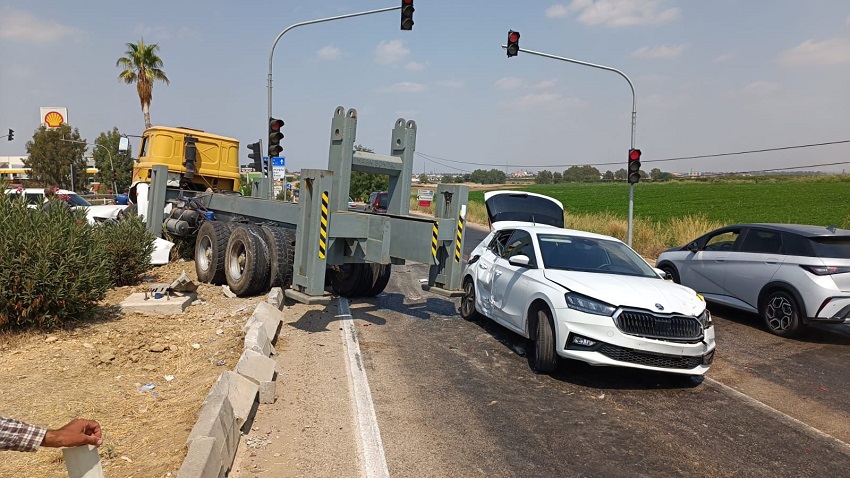 İmamoğlu’nda Zincirleme Trafik Kazası: 3 Yaralı