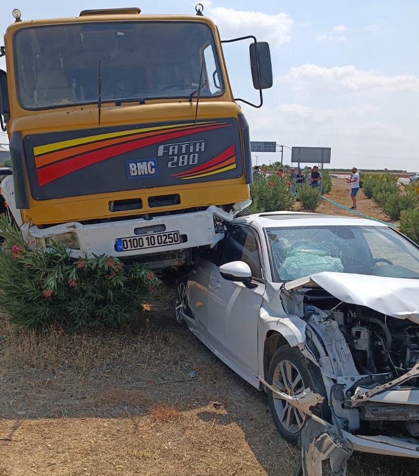 İmamoğlu’nda Zincirleme Trafik Kazası: 3 Yaralı
