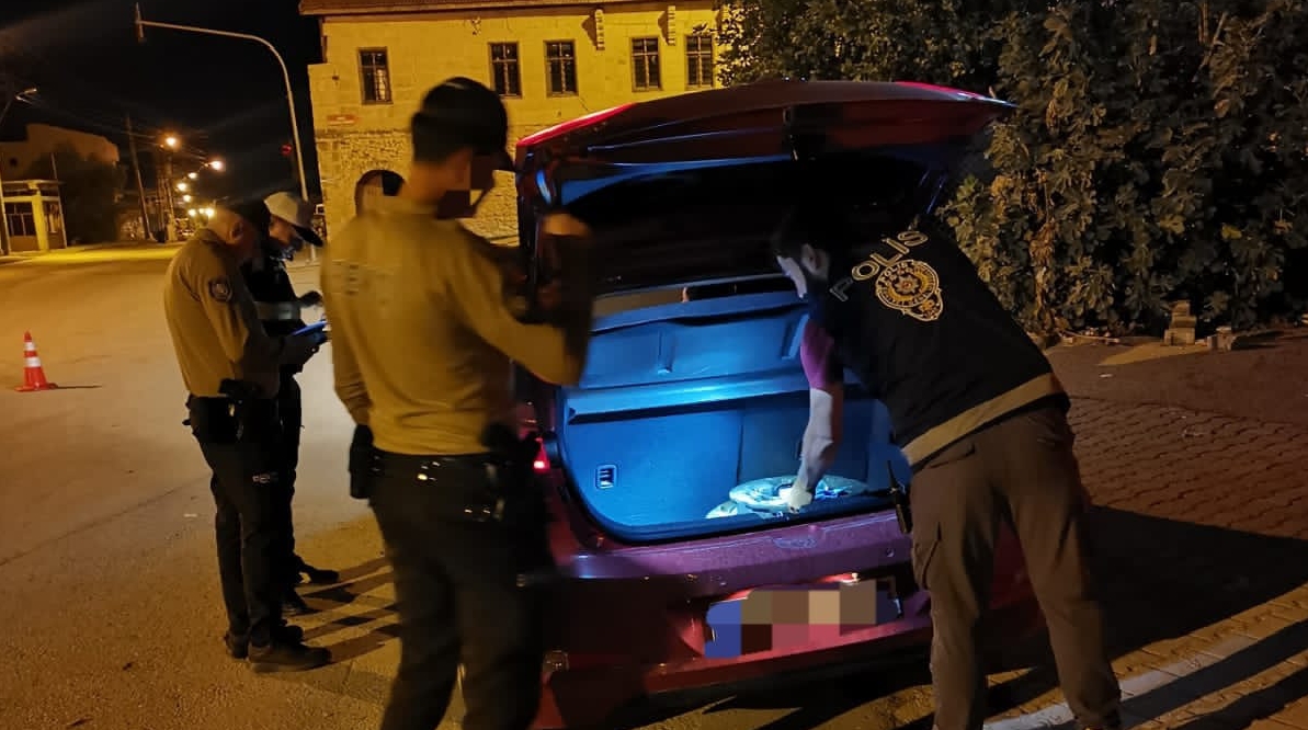 KOZAN’DA ASAYİŞ UYGULAMALARI ARALIKSIZ SÜRÜYOR