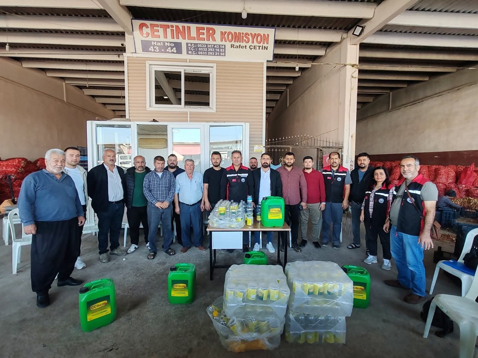 KOZAN SEBZE HALİNDE AKDENİZ MEYVE SİNEĞİ TUZAKLARI DAĞITILDI