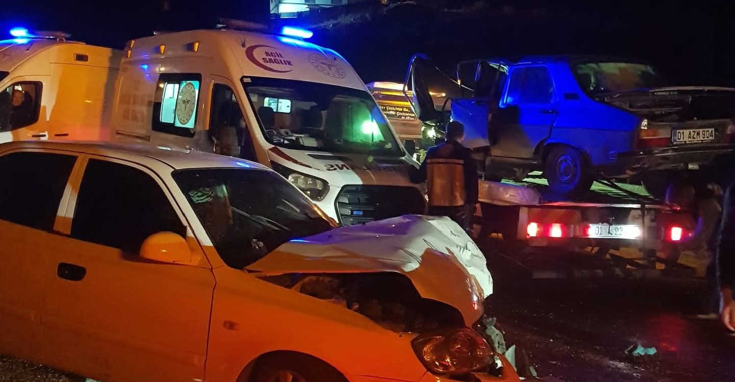 KOZAN’DA SIRELİF MEVKİİNDE GECE YARISI KORKUTAN KAZA: 2 OTOMOBİL ÇARPIŞTI
