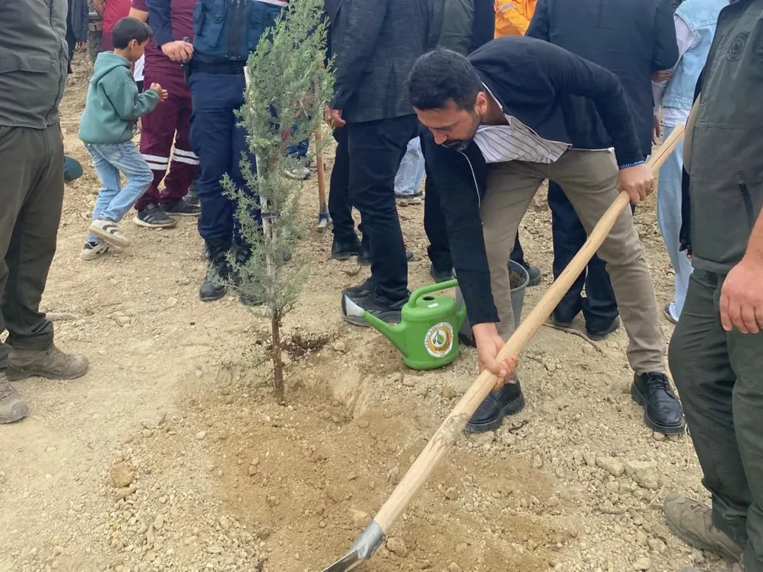 KOZAN’DA YEŞİL VATAN’A NEFES OLACAK FİDANLAR TOPRAKLA BULUŞTU