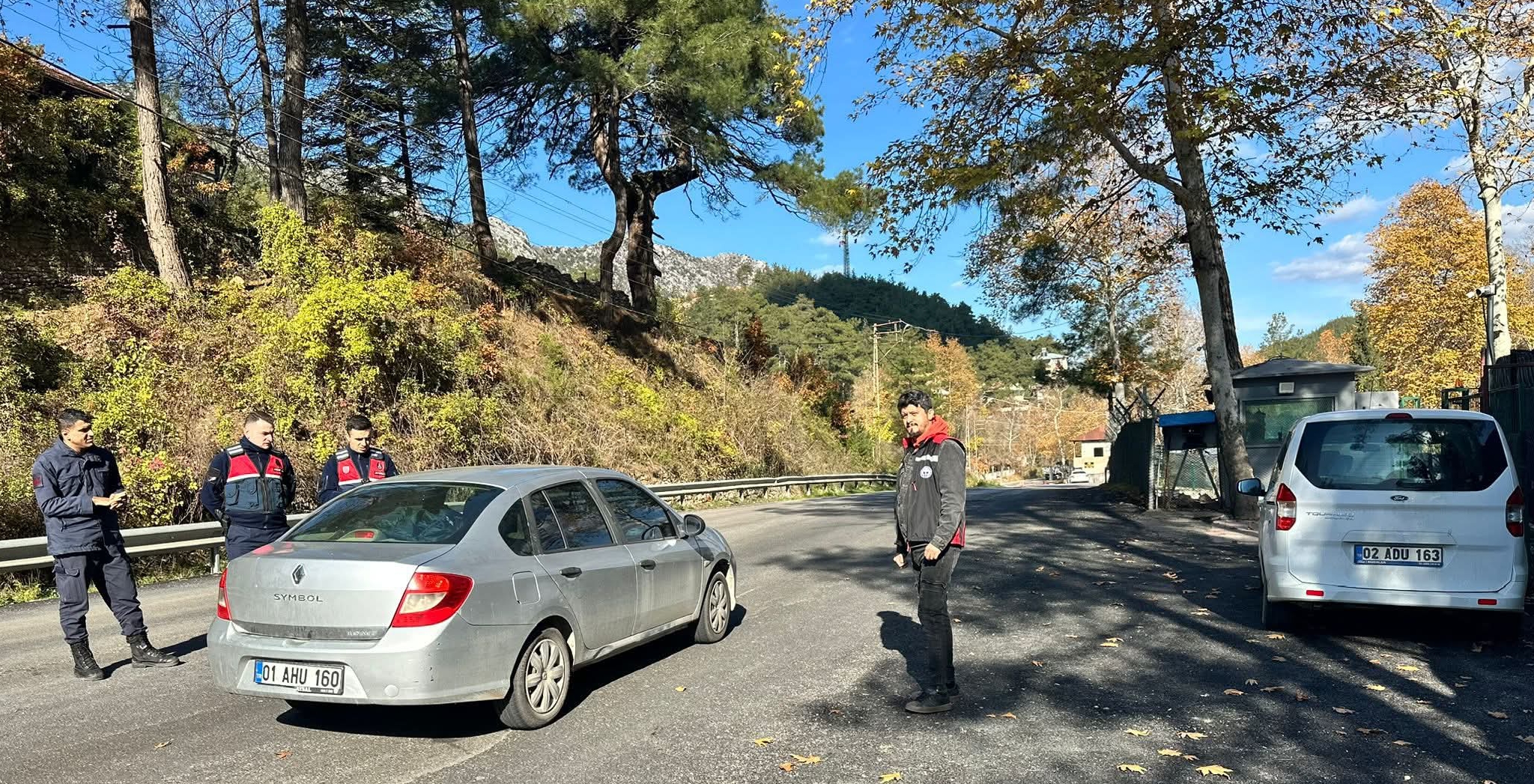 KOZAN’DA YOL KONTROLLERİ VE HAYVAN PAZARI DENETİMLERİ DEVAM EDİYOR